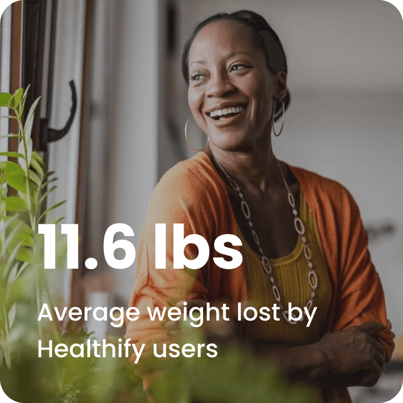 A women smiling with text in image "11.6 lbs Average weight lost by Healthify users"